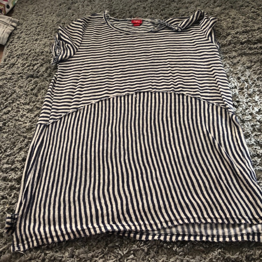 distressed buckle tee